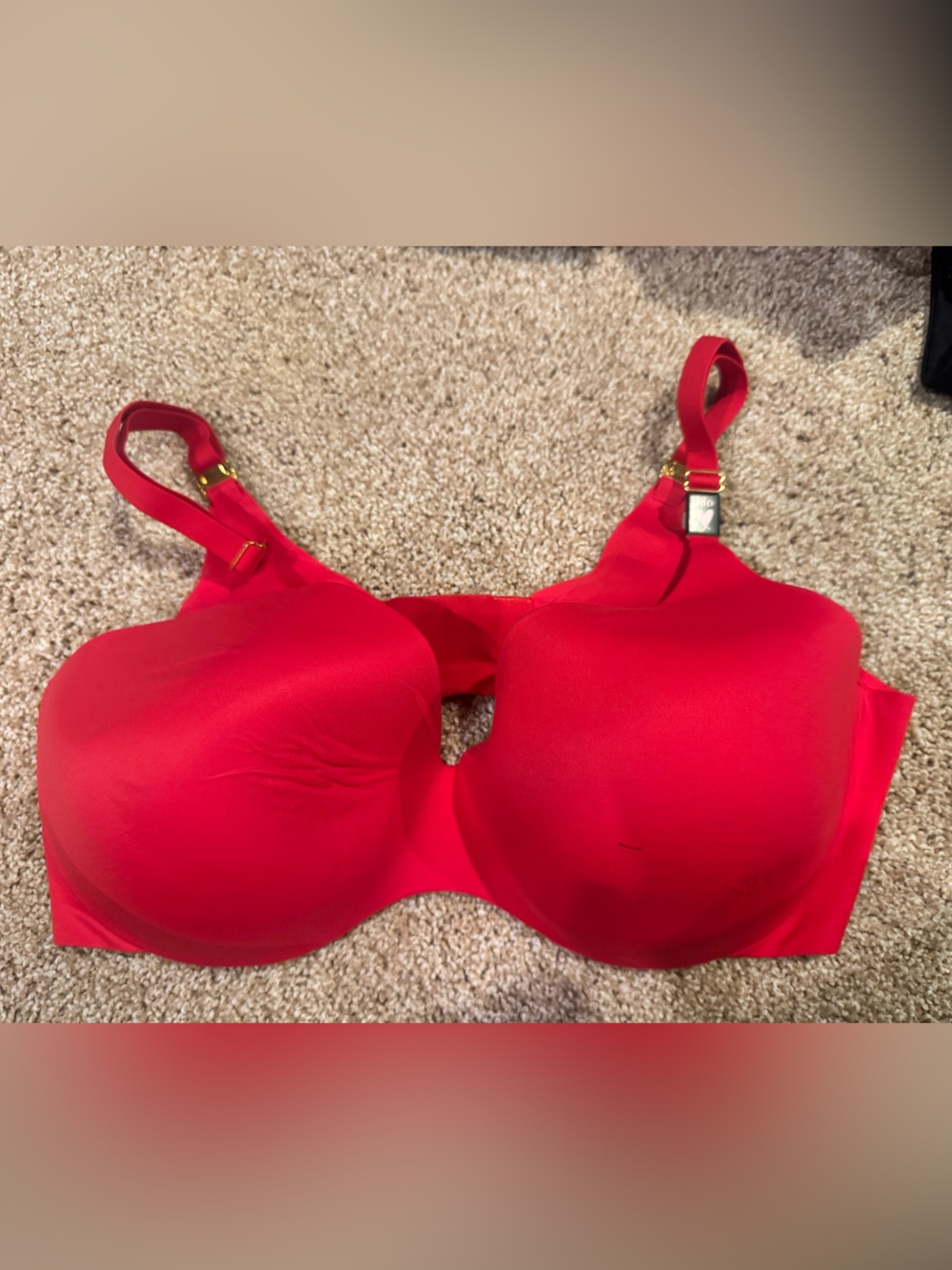 Victoria's Secret Red Seamless Incredible lined perfect coverage with Gold